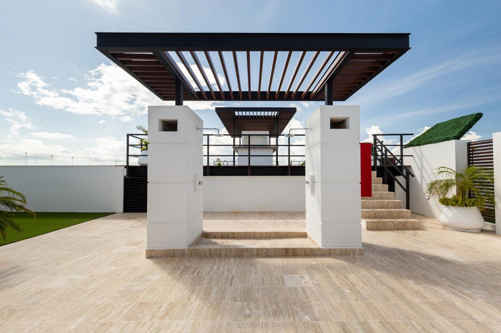 Spectacular View 2br - Rooftop Pool Apartment